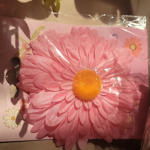 NWOT LOT of 5 Lighting flower brooches. - Picture 6 of 12